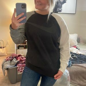 MEDIUM NIKE crewneck! Worn once!